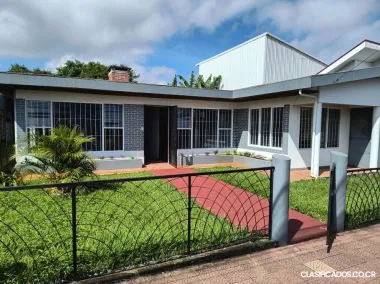 CÉNTRICA Y BELLA PROPIEDAD Y CASA EN SAN RAMÓN, ALAJUELA. 