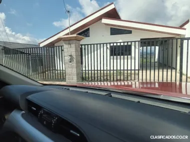 SE VENDE BELLA CASA EN META PONTO, AGUA BUENA, COTO BRUS. 