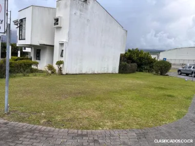 SE VENDE BELLO LOTE EN PARAÍSO DE CARTAGO. 